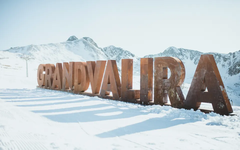Grandvalira Resorts escultura